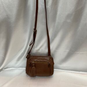 Perlina brown leather crossbody with zipper tassel    8-C5c